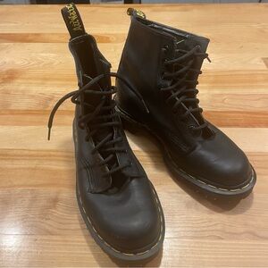 Dr. Martens boots in excellent condition no wear on the soles at all. Size 6.